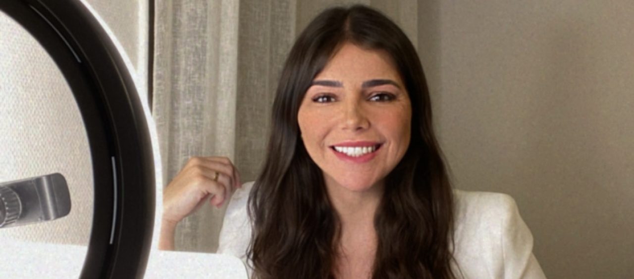 {"eId":"239827367517529","CameraPosition":2}